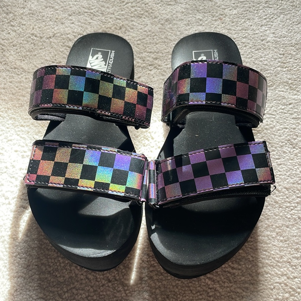 VANS Women’s Cayucas Slide Mega Platform Sandal Checker Violet purple iridescent